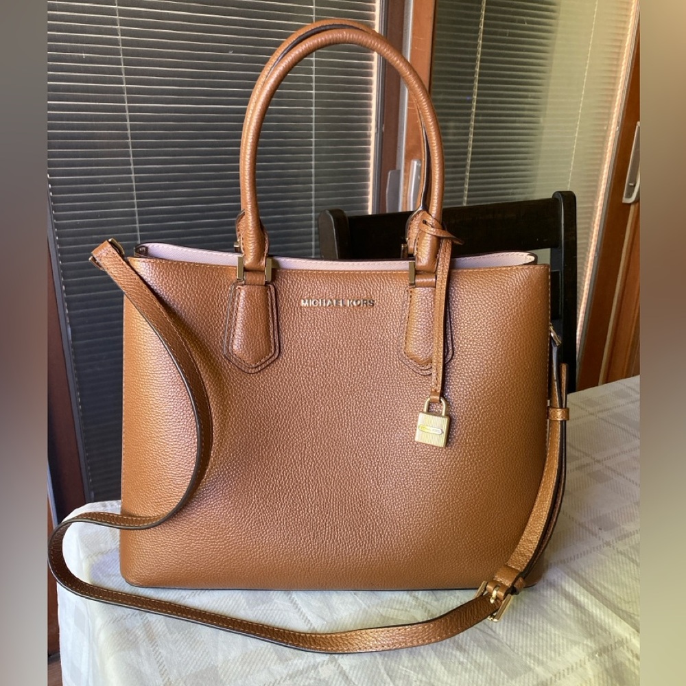 Like new Michael Kors leather bag
